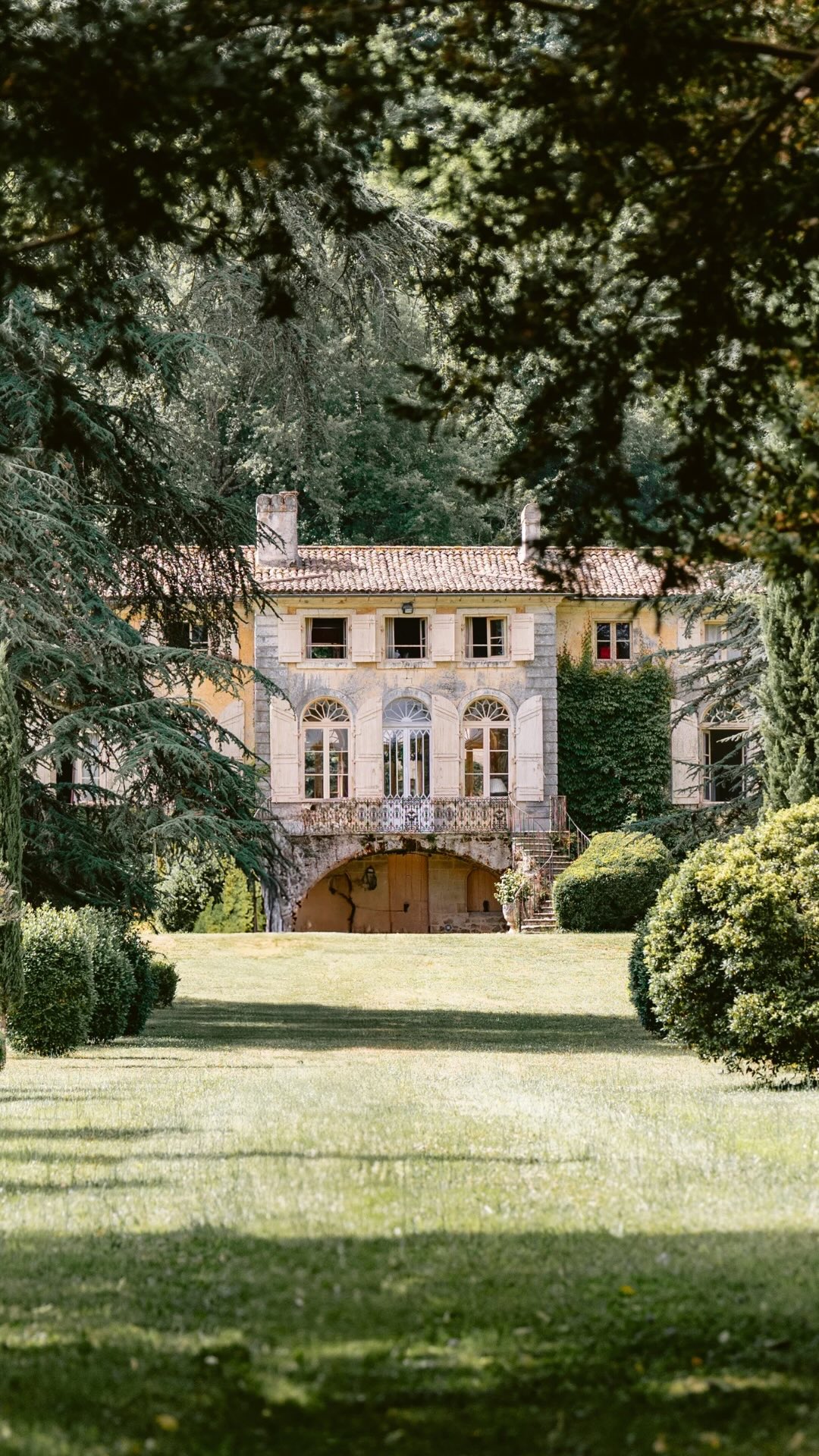 Domaine de Perrotin estate seen through the grounds