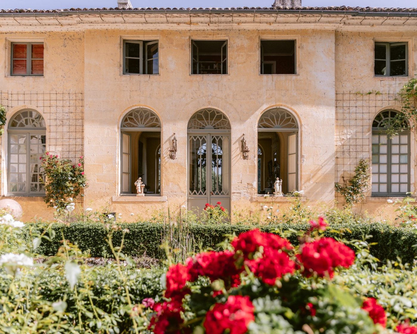 Domaine de Perrotin facade with red roses in the garden